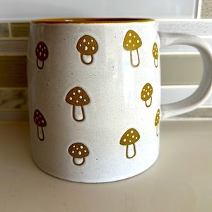 Mushrooms 🍄 white and mustard color 20 oz ceramic mug